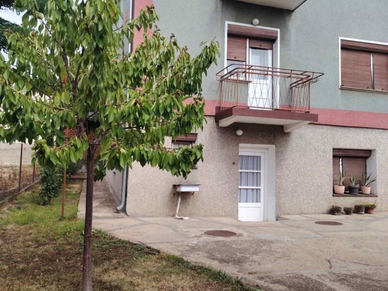 Na prodaju kuća sa tri stana u Prokuplju