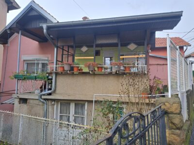 Na prodaju kuća 110 m² – sprat + prizemlje, garaža, pelet grejanje