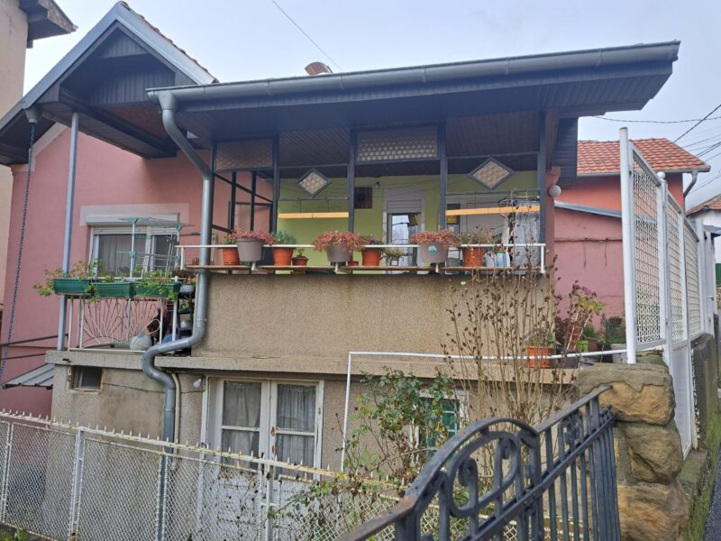 Na prodaju kuća 110 m² – sprat + prizemlje, garaža, pelet grejanje