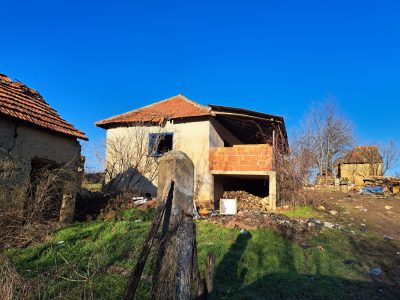 Kuća sa dvorištem – povoljno! Okolina Prokuplja