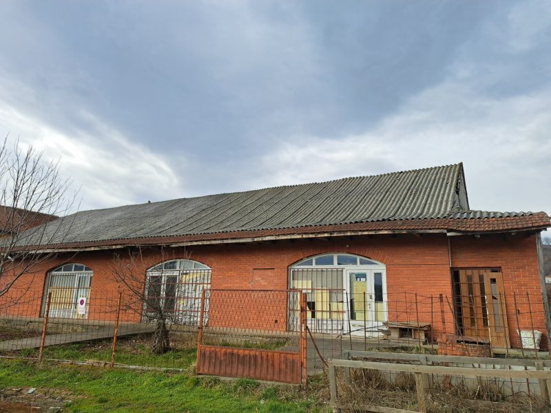 Na prodaju poslovni prostor 355 m² sa dvorištem – Prokuplje