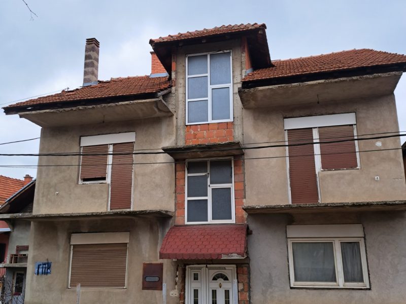 Na prodaju kuća sa prizemljem + dva sprata + potkrovlje, 103 m² u osnovi