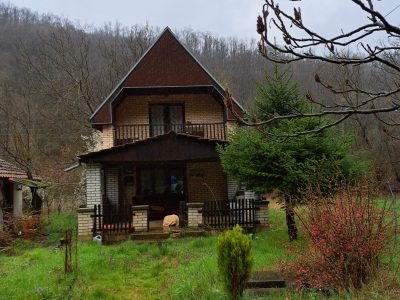 Na prodaju vikendica – Kuršumlijska Banja, 100 m², plac 5 ari