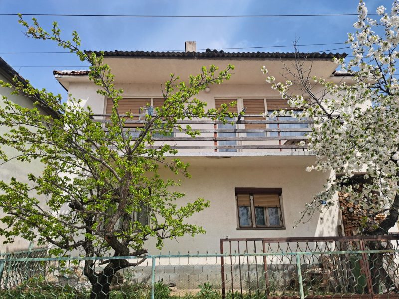 Na prodaju dvospratna kuća u Prokuplju – Sokićev bulevar, 105 m² u osnovi