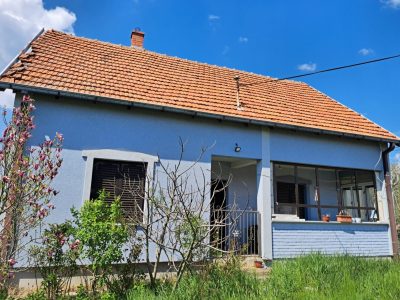 Na prodaju kuća sa pomoćnim objektom – 130 m², plac 20 ari