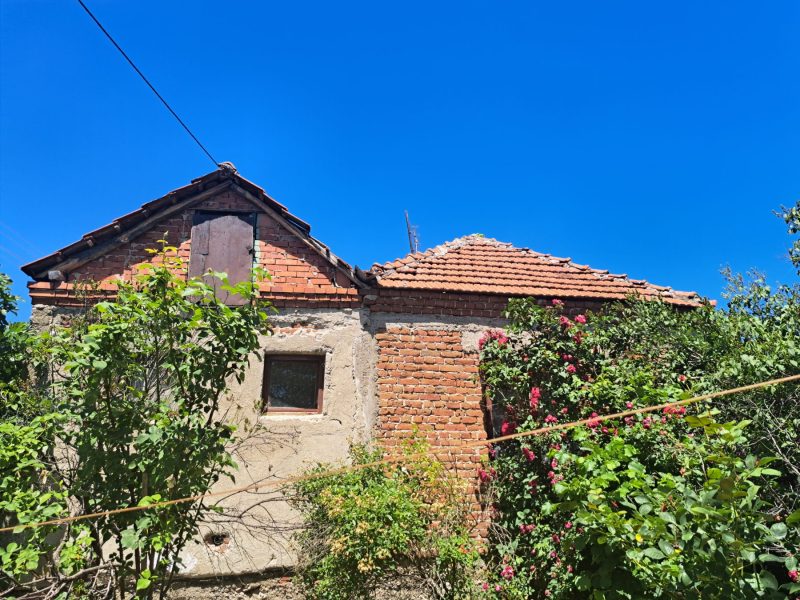 Na prodaju kuća u Prokuplju 75 m², dvorište 326 m²