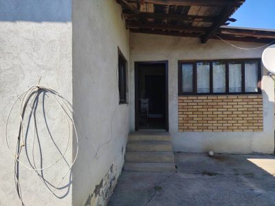 Na prodaju seosko domaćinstvo – 1,45 ha, tri kuće, šuma...